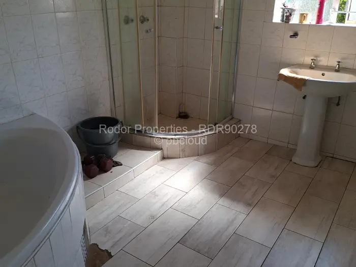 4 Bedroom House for Sale in Hillcrest, Bulawayo