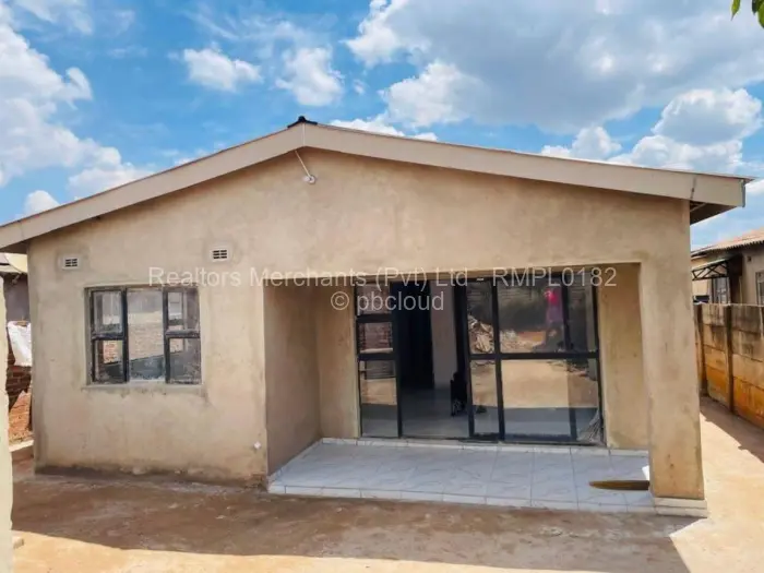 5 Bedroom House for Sale in Warren Park, Harare
