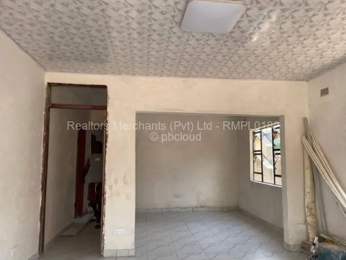 5 Bedroom House for Sale in Warren Park, Harare