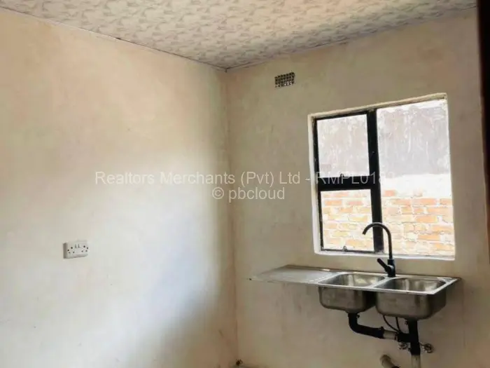 5 Bedroom House for Sale in Warren Park, Harare