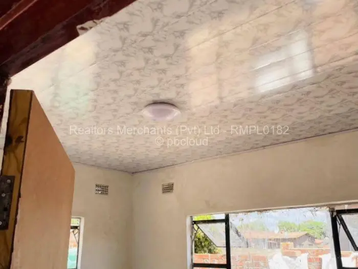 5 Bedroom House for Sale in Warren Park, Harare