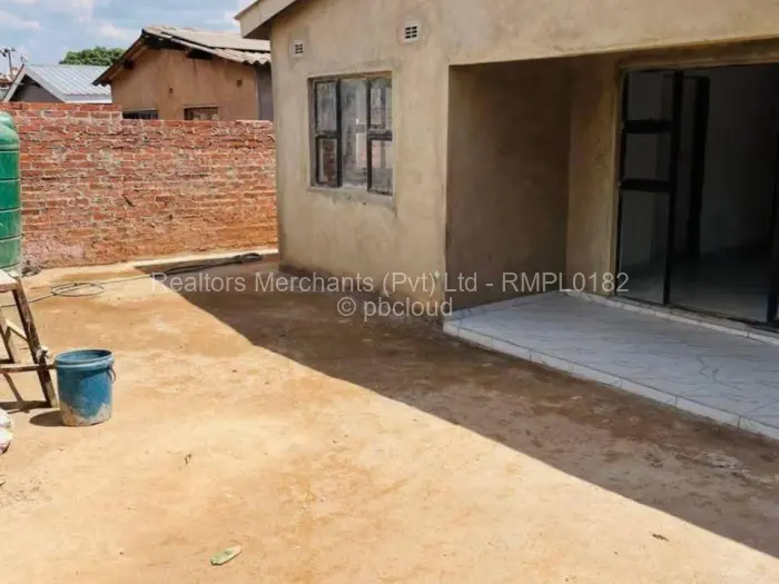 5 Bedroom House for Sale in Warren Park, Harare