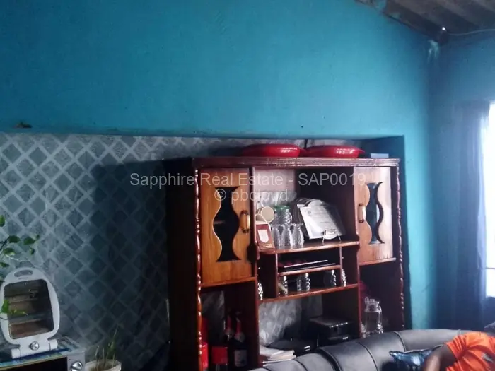 4 Bedroom House for Sale in Cowdray Park, Bulawayo