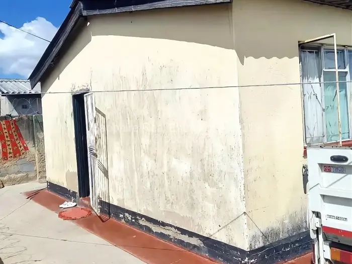 4 Bedroom House for Sale in Cowdray Park, Bulawayo