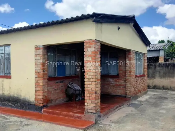 4 Bedroom House for Sale in Cowdray Park, Bulawayo