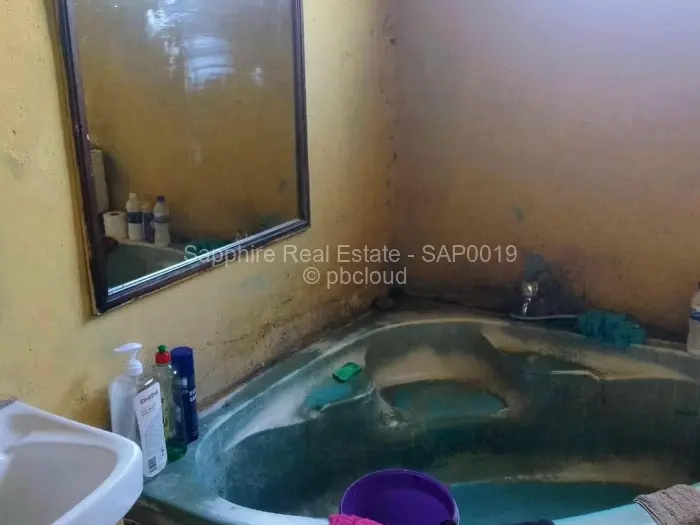 4 Bedroom House for Sale in Cowdray Park, Bulawayo