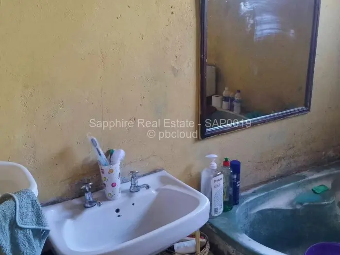 4 Bedroom House for Sale in Cowdray Park, Bulawayo