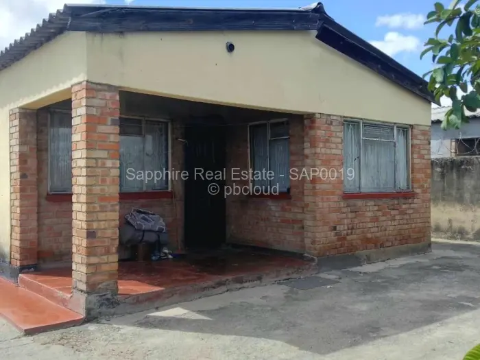4 Bedroom House for Sale in Cowdray Park, Bulawayo