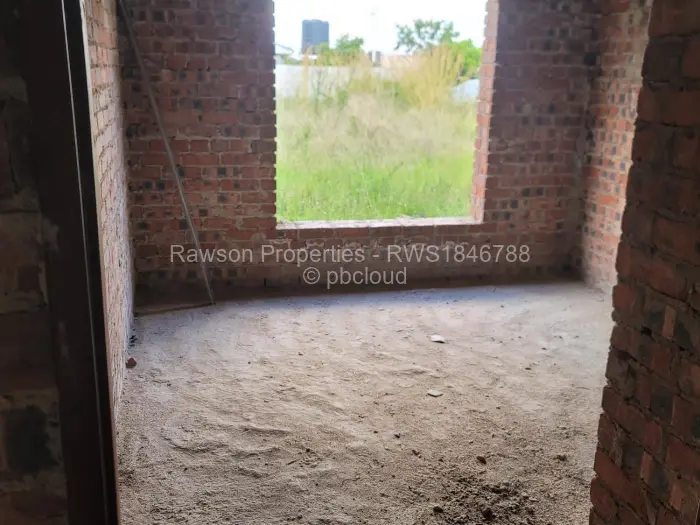 6 Bedroom House for Sale in Budiriro, Harare