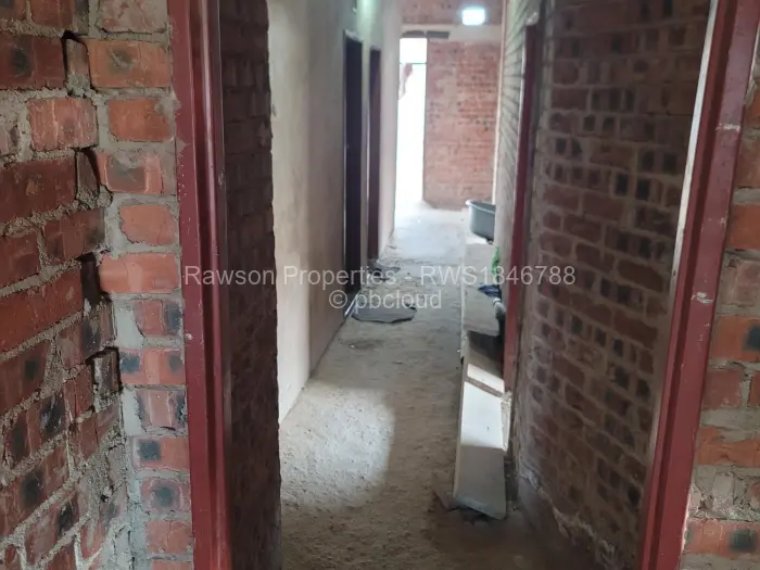 6 Bedroom House for Sale in Budiriro, Harare