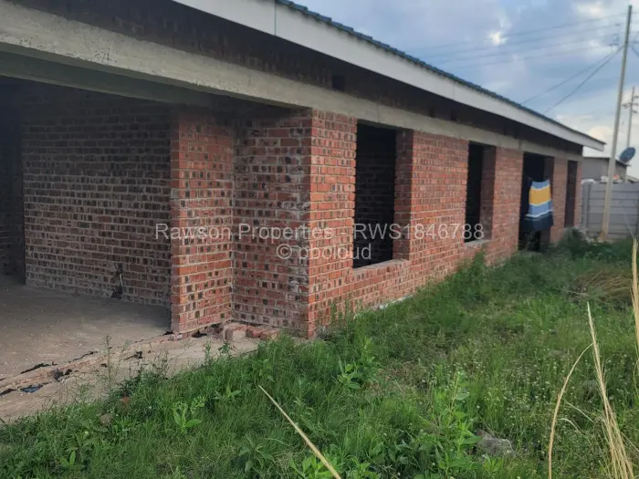 6 Bedroom House for Sale in Budiriro, Harare