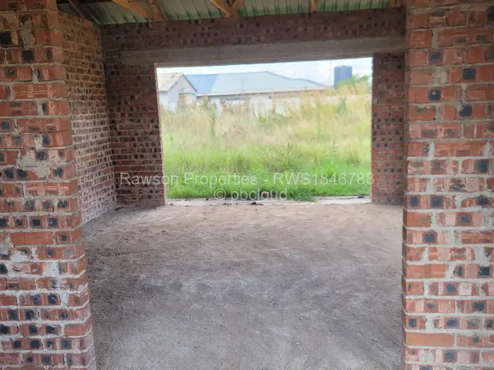 6 Bedroom House for Sale in Budiriro, Harare