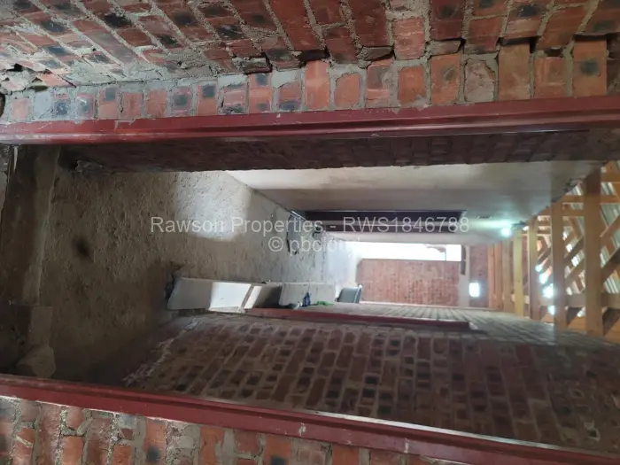 6 Bedroom House for Sale in Budiriro, Harare