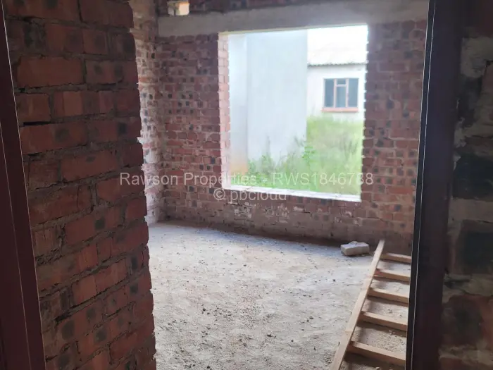 6 Bedroom House for Sale in Budiriro, Harare