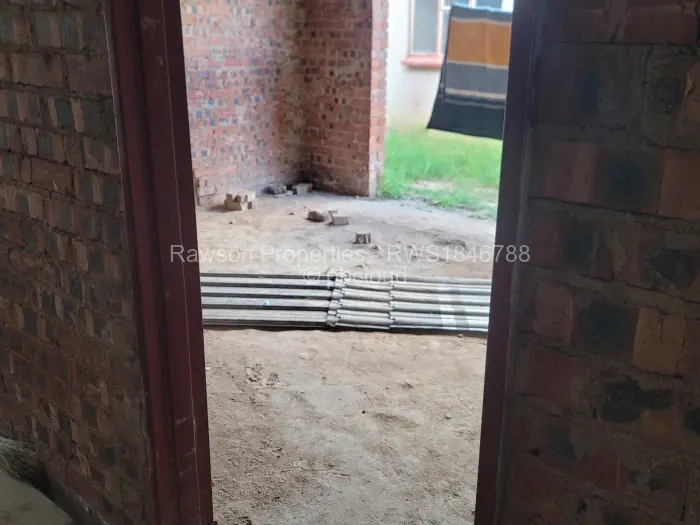 6 Bedroom House for Sale in Budiriro, Harare