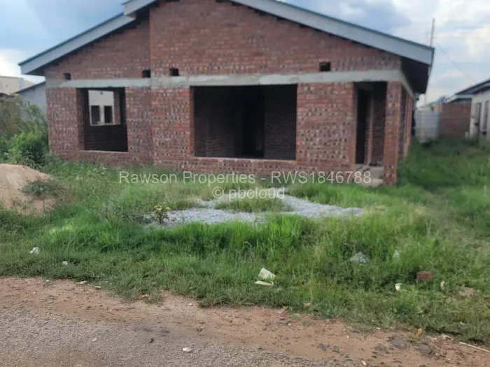 6 Bedroom House for Sale in Budiriro, Harare