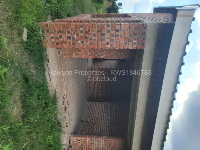 6 Bedroom House for Sale in Budiriro, Harare