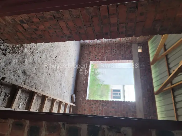 6 Bedroom House for Sale in Budiriro, Harare