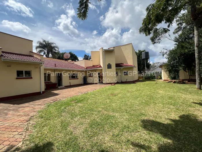 4 Bedroom House to Rent in Borrowdale West