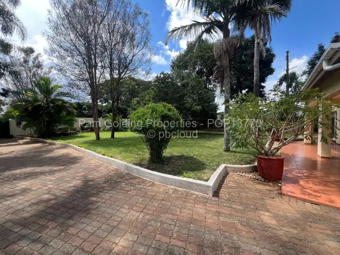 4 Bedroom House to Rent in Borrowdale West