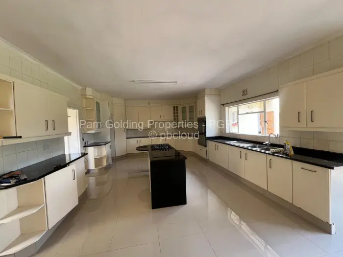 4 Bedroom House to Rent in Borrowdale West