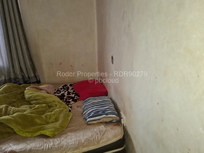 4 Bedroom House for Sale in Emhlangeni, Bulawayo