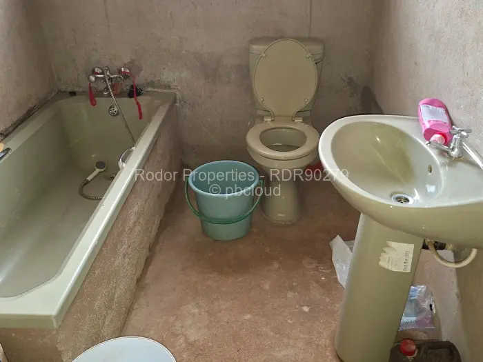 4 Bedroom House for Sale in Emhlangeni, Bulawayo