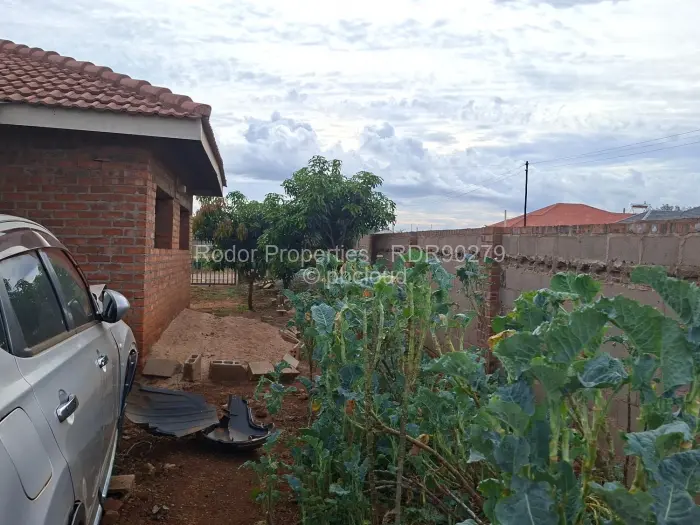 4 Bedroom House for Sale in Emhlangeni, Bulawayo