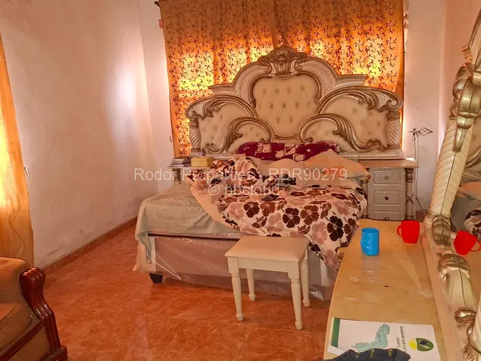 4 Bedroom House for Sale in Emhlangeni, Bulawayo