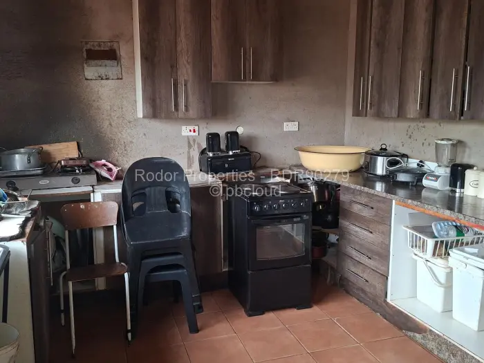 4 Bedroom House for Sale in Emhlangeni, Bulawayo