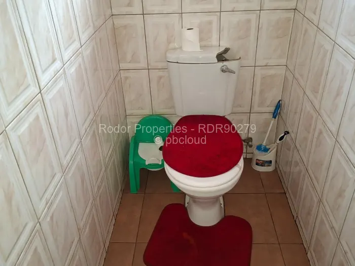 4 Bedroom House for Sale in Emhlangeni, Bulawayo