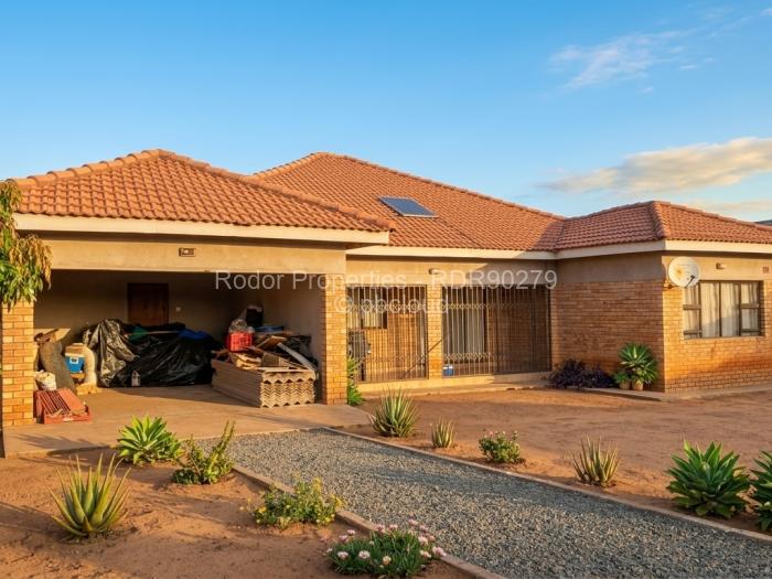 4 Bedroom House for Sale in Emhlangeni, Bulawayo