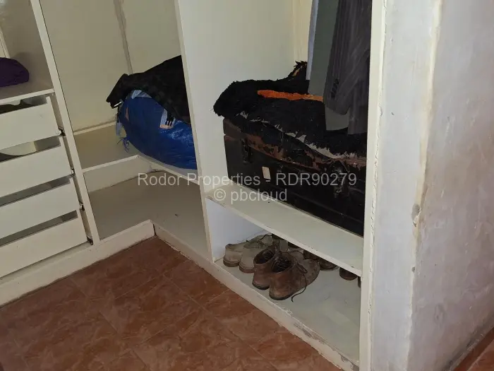 4 Bedroom House for Sale in Emhlangeni, Bulawayo