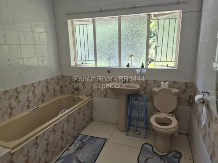 5 Bedroom House for Sale in Glen Lorne, Harare