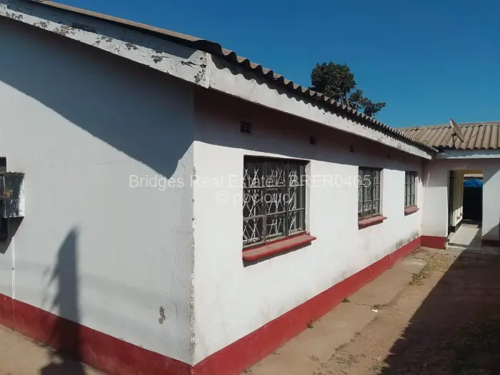 5 Bedroom House for Sale in Budiriro, Harare