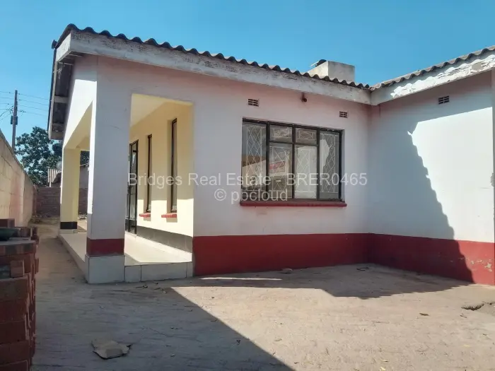 5 Bedroom House for Sale in Budiriro, Harare