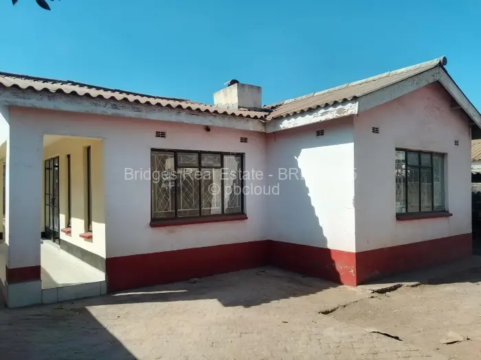 5 Bedroom House for Sale in Budiriro, Harare