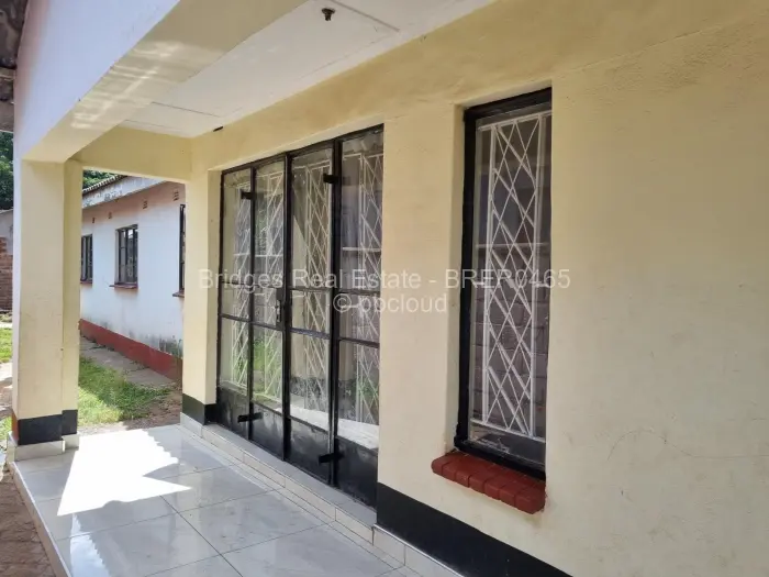 5 Bedroom House for Sale in Budiriro, Harare