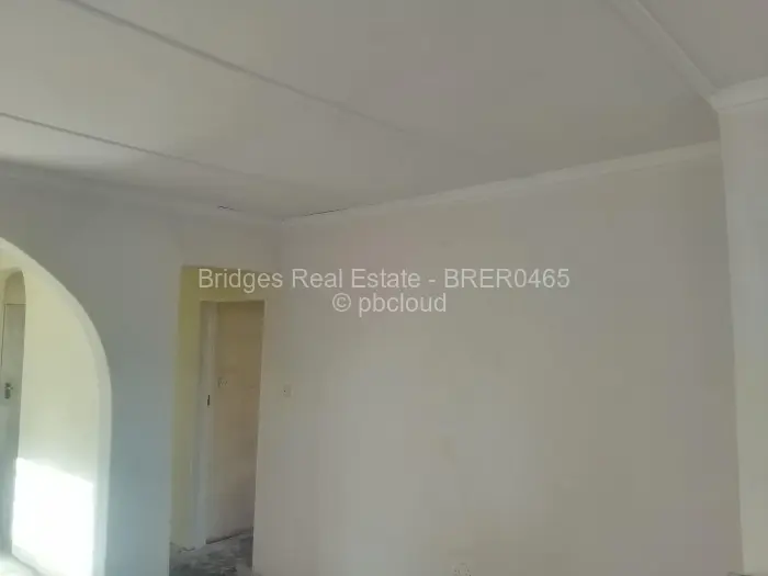 5 Bedroom House for Sale in Budiriro, Harare