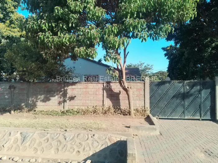 5 Bedroom House for Sale in Budiriro, Harare