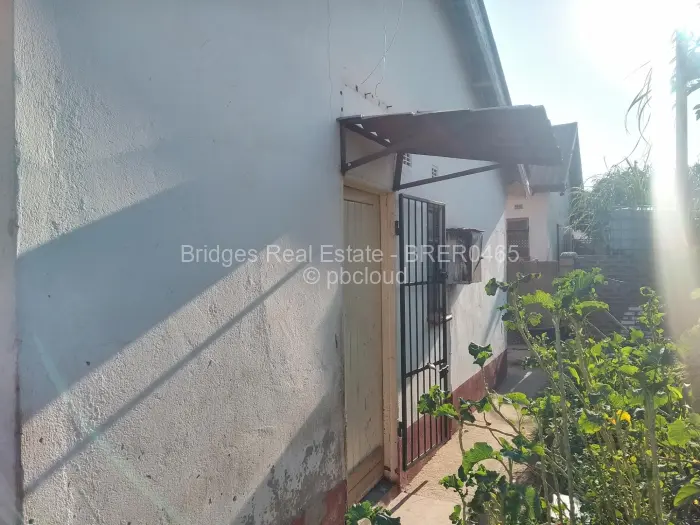 5 Bedroom House for Sale in Budiriro, Harare