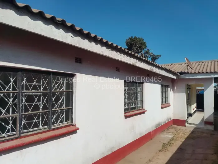 5 Bedroom House for Sale in Budiriro, Harare