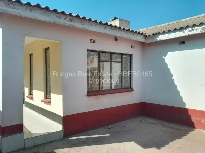 5 Bedroom House for Sale in Budiriro, Harare