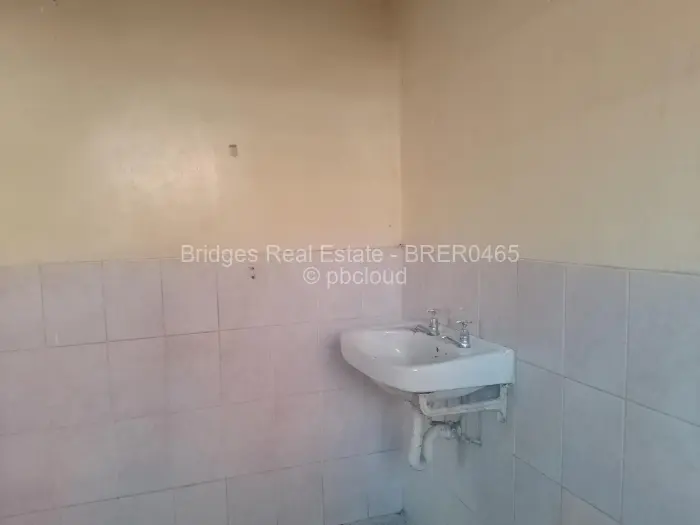 5 Bedroom House for Sale in Budiriro, Harare