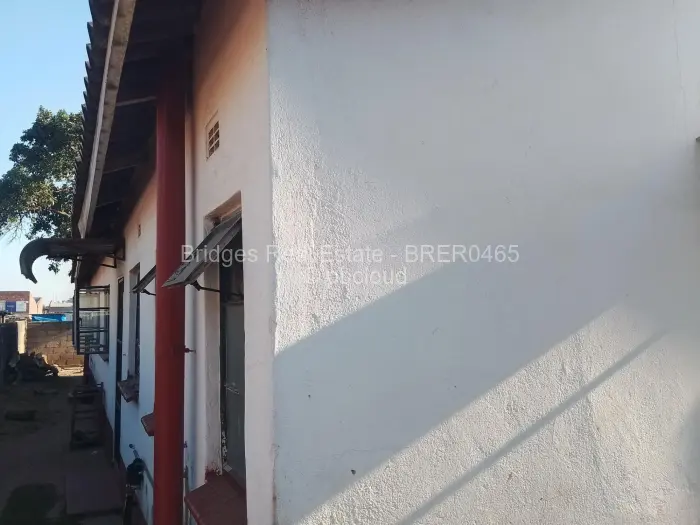 5 Bedroom House for Sale in Budiriro, Harare