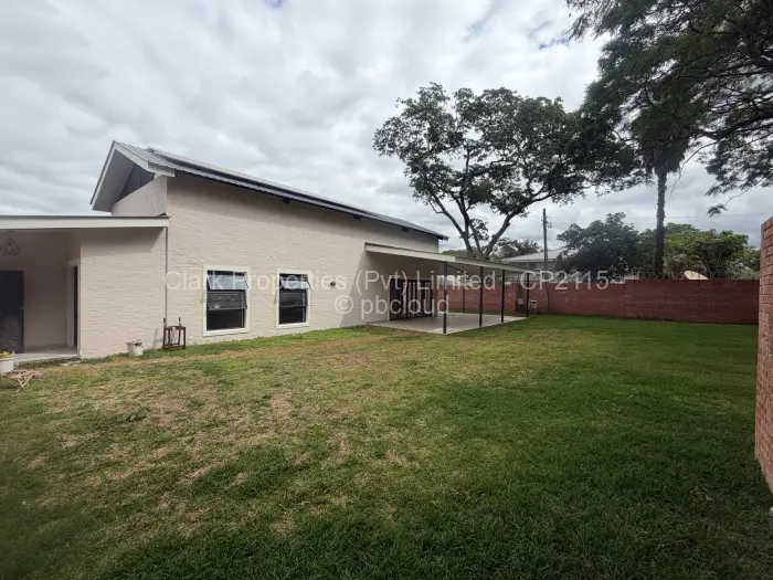 Townhouse/Cluster for Sale in Newlands, Harare