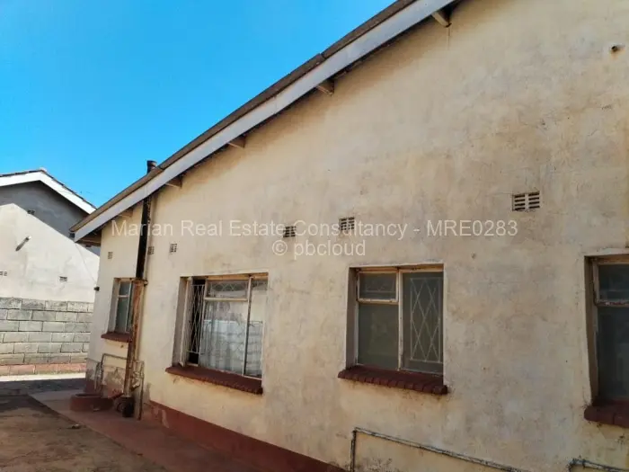 3 Bedroom House for Sale in Mahatshula, Bulawayo