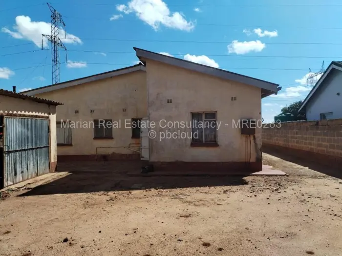 3 Bedroom House for Sale in Mahatshula, Bulawayo