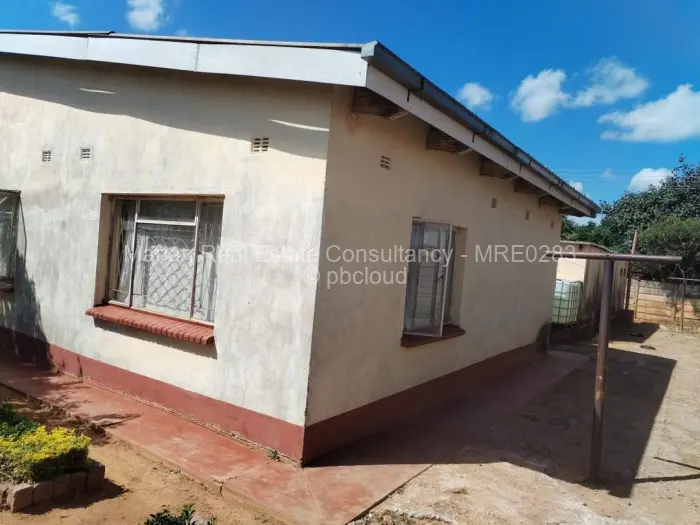 3 Bedroom House for Sale in Mahatshula, Bulawayo