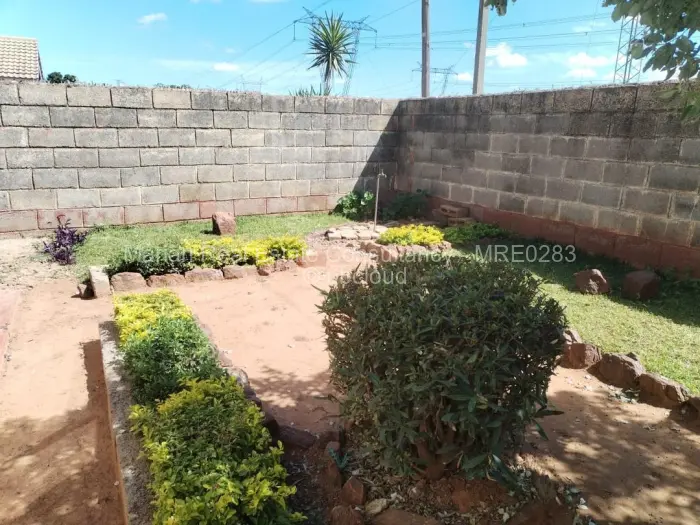 3 Bedroom House for Sale in Mahatshula, Bulawayo